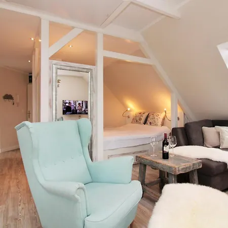 Appartementhaus Ulmenhof 11 * Ostseebad Kühlungsborn